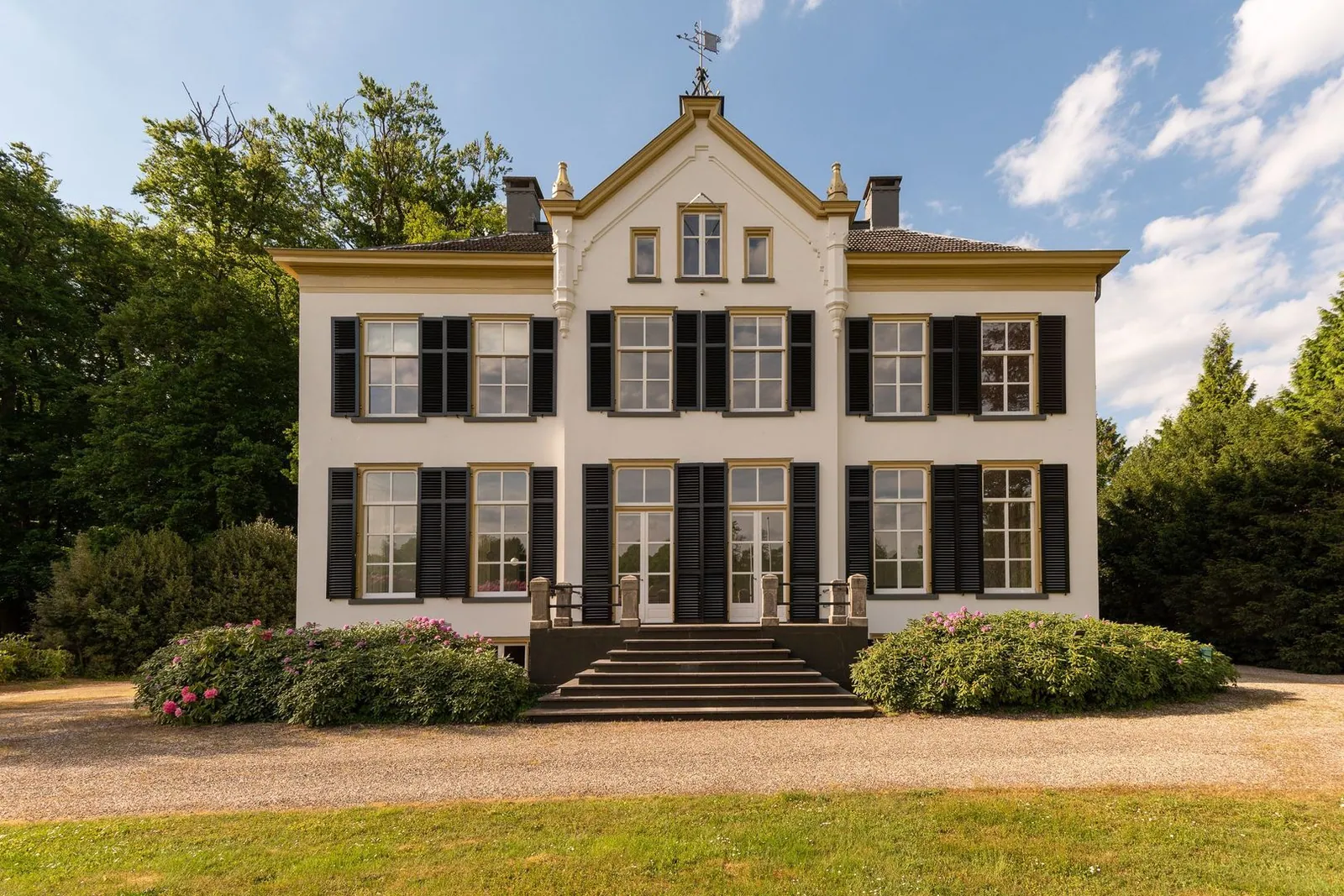 Leren kijken naar architectuur #5: Waarom gevels symmetrisch zijn, of juist niet