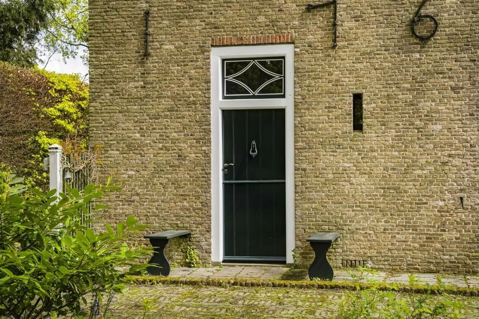 Leren kijken naar architectuur #15: Hoe herken je oude bakstenen? Van kloostermop tot waaltje