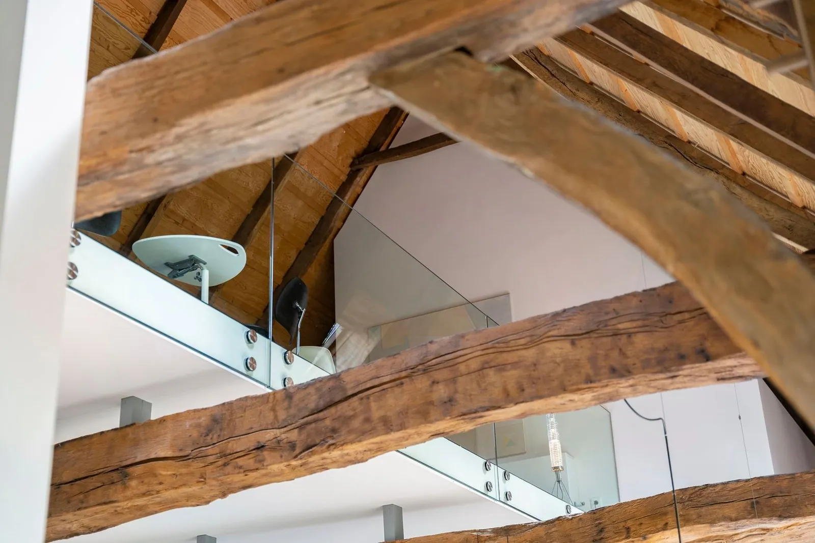 Leren kijken naar architectuur #24: Dendrochronologisch onderzoek. Hoe jaarringen de echte leeftijd van een monument onthullen